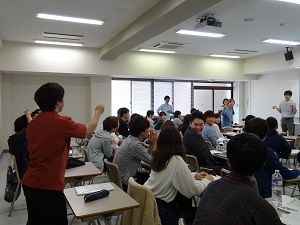 中小企業の魅力を学生に伝えることを目的とする「実践型インターンシップ」の中間報告会が行われました