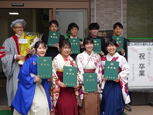 令和４年度学部卒業生に学位記が授与されました