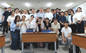 台湾国立政治大学社会科学部経済学科の先生と学生が訪問し、日本と台湾の地域活性化プロジェクトに関する研究交流会を実施しました