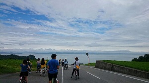 自転車で