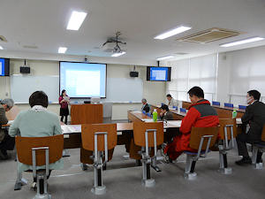 報告する学生
