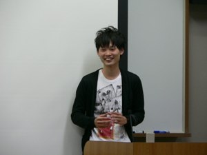 発表する学生