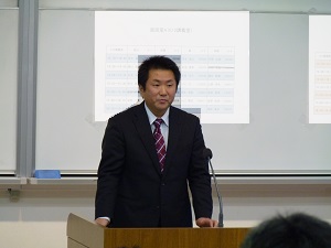 就職支援グループ徳井チーフ