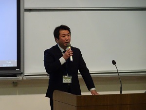 就職支援グループ徳井チーフ