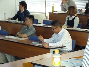 教員8