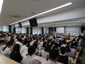 会場