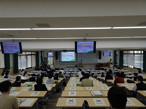 会場