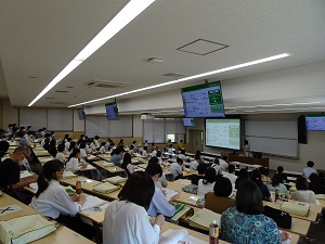 会場
