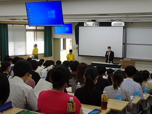 会場