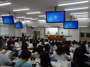 会場