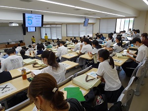 会場