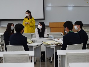 大学生と交流
