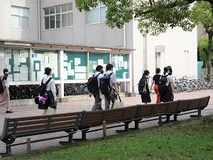大学生と