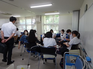 大学生と