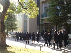 講義室へ