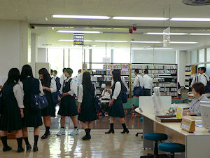 2012年5月22日（火）大学訪問「岡山県立笠岡商業高校」　担当教員：神吉直人