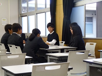 在校生と