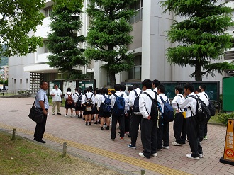 経済学部へ