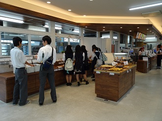 カフェで昼食