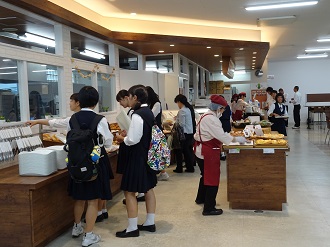 カフェで昼食