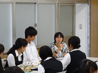 在校生と