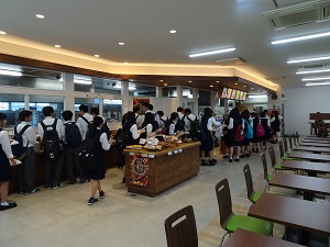 カフェで昼食