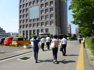 交流棟へ